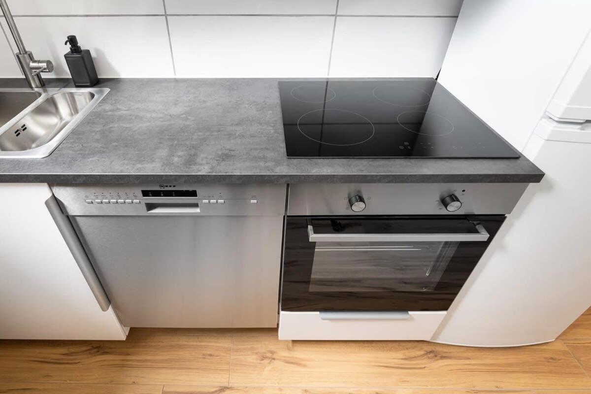 Big Central Apartment Near Rotkreuzplatz With 3 Bedroom For 12 Pax München Exteriör bild